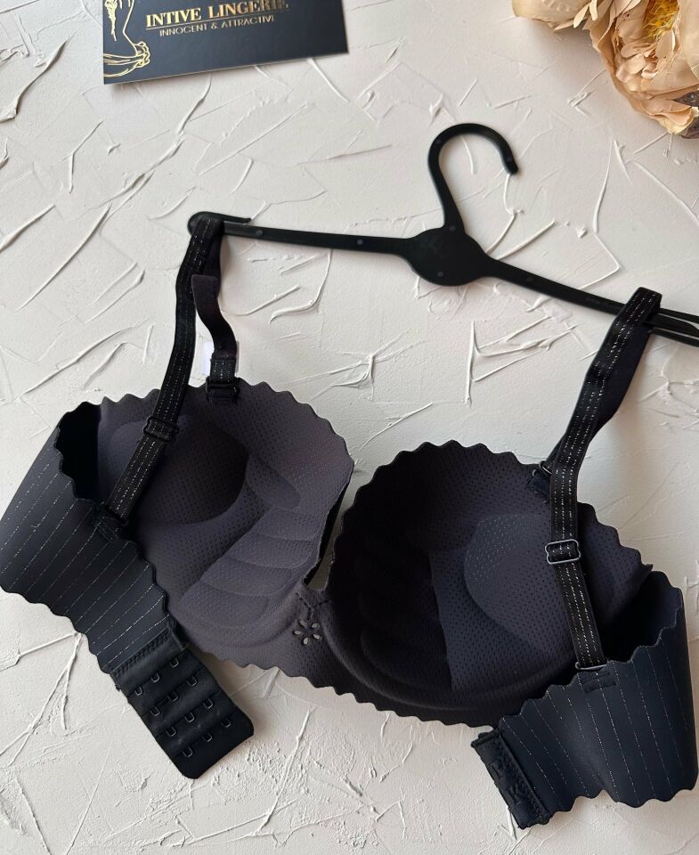 Jennie İthal Lazer Kesim Dikişsiz Parlak İpli El Kaplı Push-up Sütyen -FK1204 Siyah - 75B