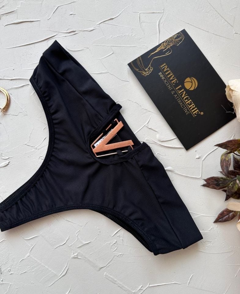 Passione Önü V Aksesuarlı Cut-Out Detaylı Esnek Tanga (Beyaz/Kırmızı/Siyah) Siyah - L/XL