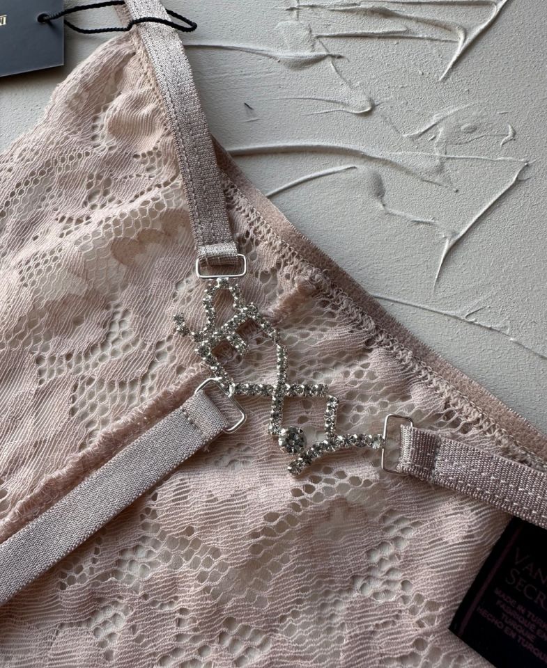 Arkası Parlak Taşlı -Sexy- Yazılı Dantelli String (Special Edition) Bej - Tek Ebat