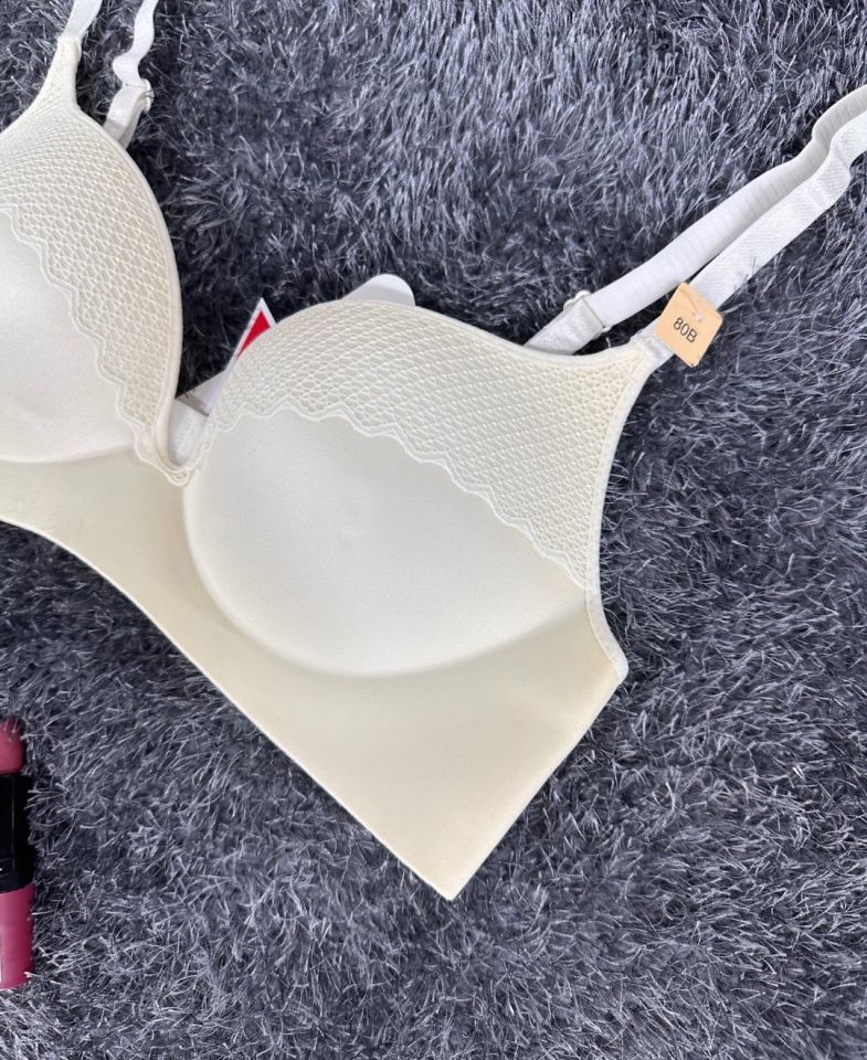 Günlük Kullanım Lazer Kesim Push-up Destekli Yumuşak Sütyen (Ekru, Pudra, Siyah, Yeşil) Ekru - 90B