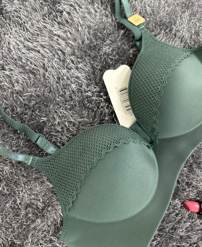 Günlük Kullanım Lazer Kesim Push-up Destekli Yumuşak Sütyen (Ekru, Pudra, Siyah, Yeşil) Yeşil - 90B