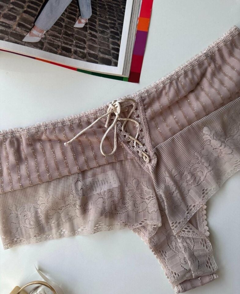Serena Simli Arkası Bağlama Detaylı Dantelli Brazilian Tanga Ekru - L/XL