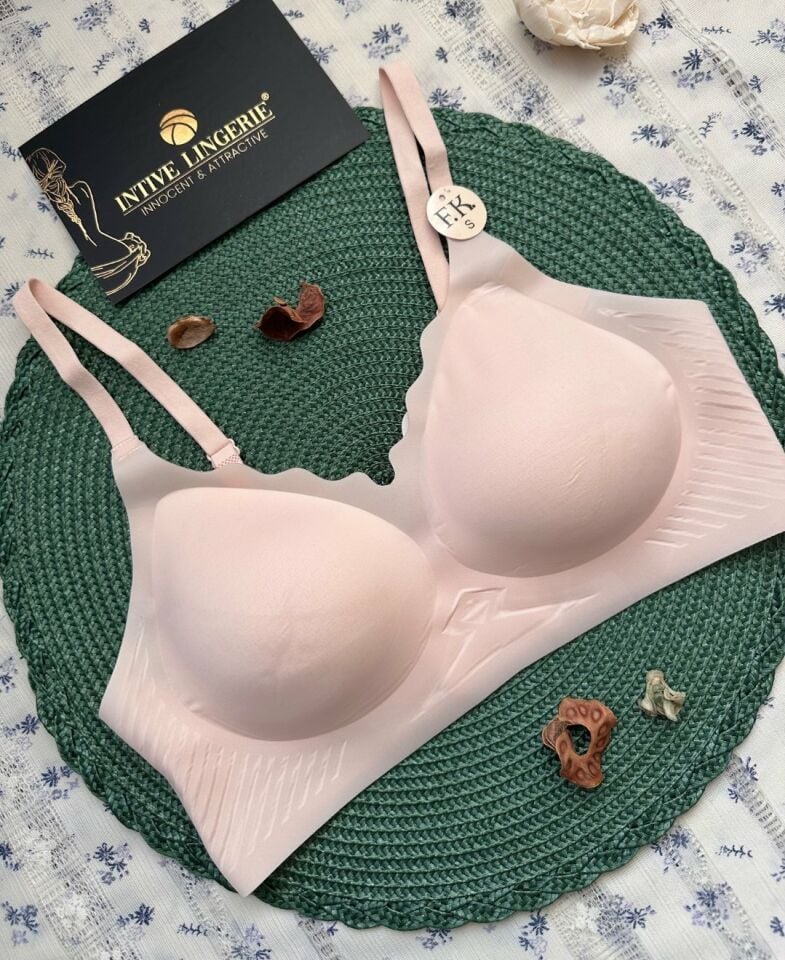 Layla İthal Buz İpek (İce-Silk) Ultra İnce Rahat Nefes Alır Görünmez Lazer Dikişsiz Sütyen Layla İthal Buz İpek (İce-Silk) Ultra İnce Rahat Nefes Alır Görünmez Lazer Dikişsiz Sütyen