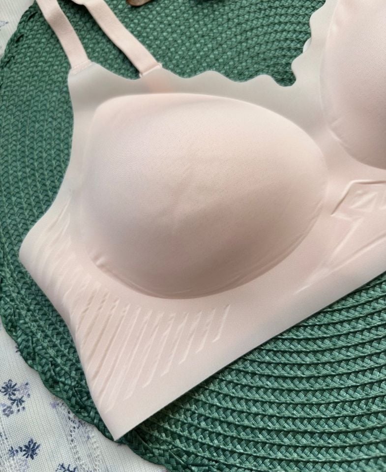 Layla İthal Buz İpek (İce-Silk) Ultra İnce Rahat Nefes Alır Görünmez Lazer Dikişsiz Sütyen Pudra  - XL