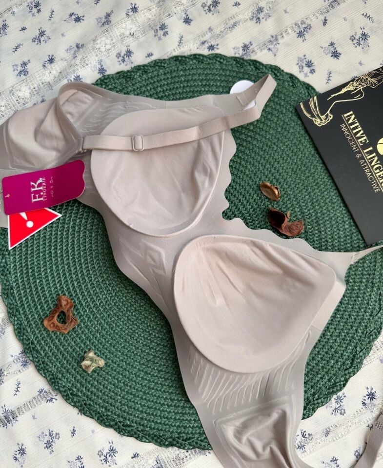 Layla İthal Buz İpek (İce-Silk) Ultra İnce Rahat Nefes Alır Görünmez Lazer Dikişsiz Sütyen Pudra  - XL
