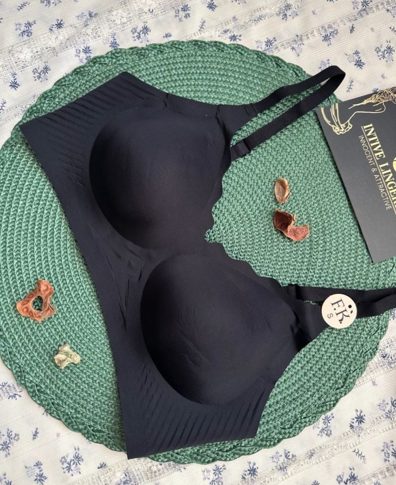 Layla İthal Buz İpek (İce-Silk) Ultra İnce Rahat Nefes Alır Görünmez Lazer Dikişsiz Sütyen Layla İthal Buz İpek (İce-Silk) Ultra İnce Rahat Nefes Alır Görünmez Lazer Dikişsiz Sütyen