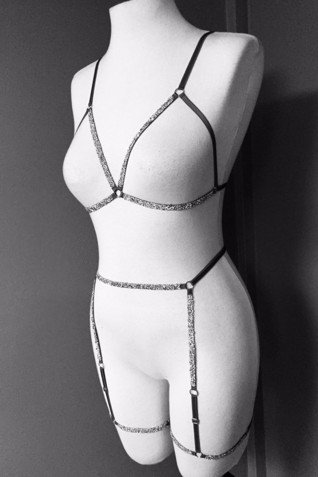 Ashlee Kadın Parlak Taşlı Bacak Aksesuarlı Jartiyer Sütyen Seksi Harness Takım Kırmızı - L