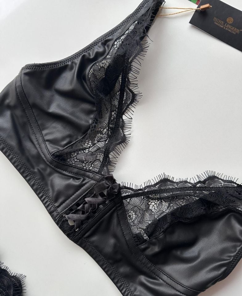 Kadın Tasarım Lateks Deri Önü Bağlama Detaylı Seksi Sütyen Takım (Çorap Hediyeli) - Rylee Siyah - L