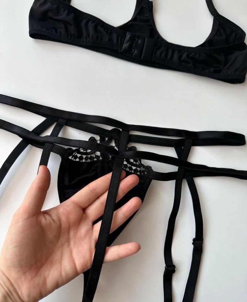 Göğüs ve Özel Bölge Dekolteli Dantel Detaylı Jartiyerli String Sütyen Takım -8293 Siyah - L