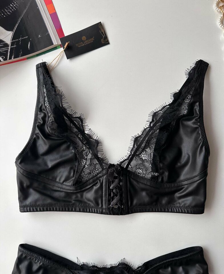 Kadın Tasarım Lateks Deri Önü Bağlama Detaylı Seksi Sütyen Takım (Çorap Hediyeli) - Rylee Siyah - M
