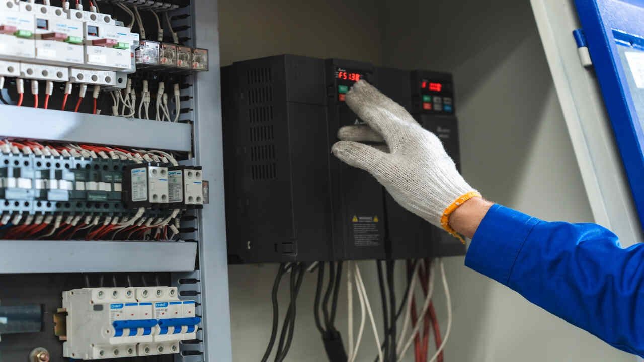 Frekans İnvertörleri ile Motor Hızını ve Torkunu Kontrol Edin