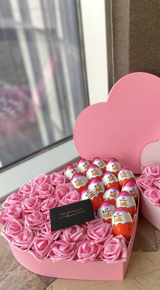 Pembe Kalp Kutu Gül & Çikolata Aranjmanı