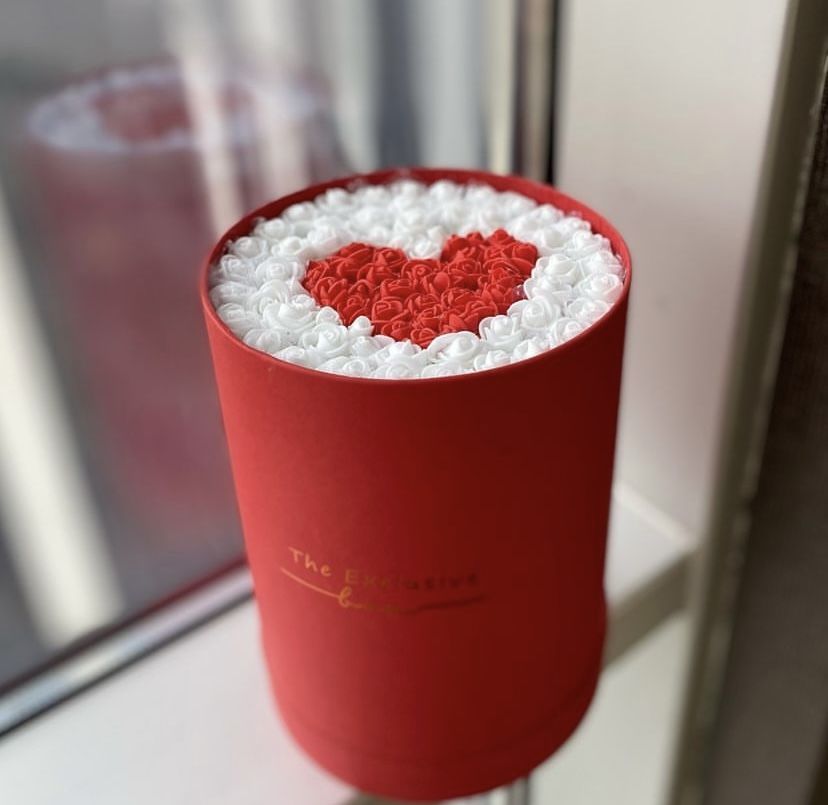 Kırmızı Kalp Tasarımlı Kutu