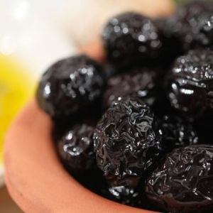 Soğuk Sıkım Black serisi Naturel Sızma Zeytinyağı - 5 litre + 2 x Kuru Sele Siyah Zeytin -1 Kg