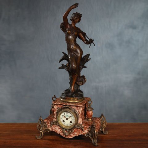 'Chant De La Source' Console Set with Clock