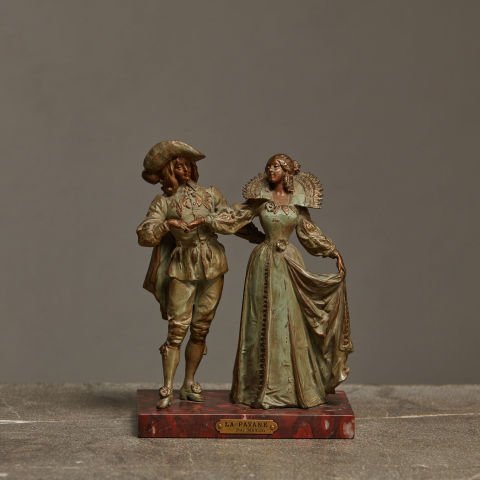 Maxim - La Pavane Figurine