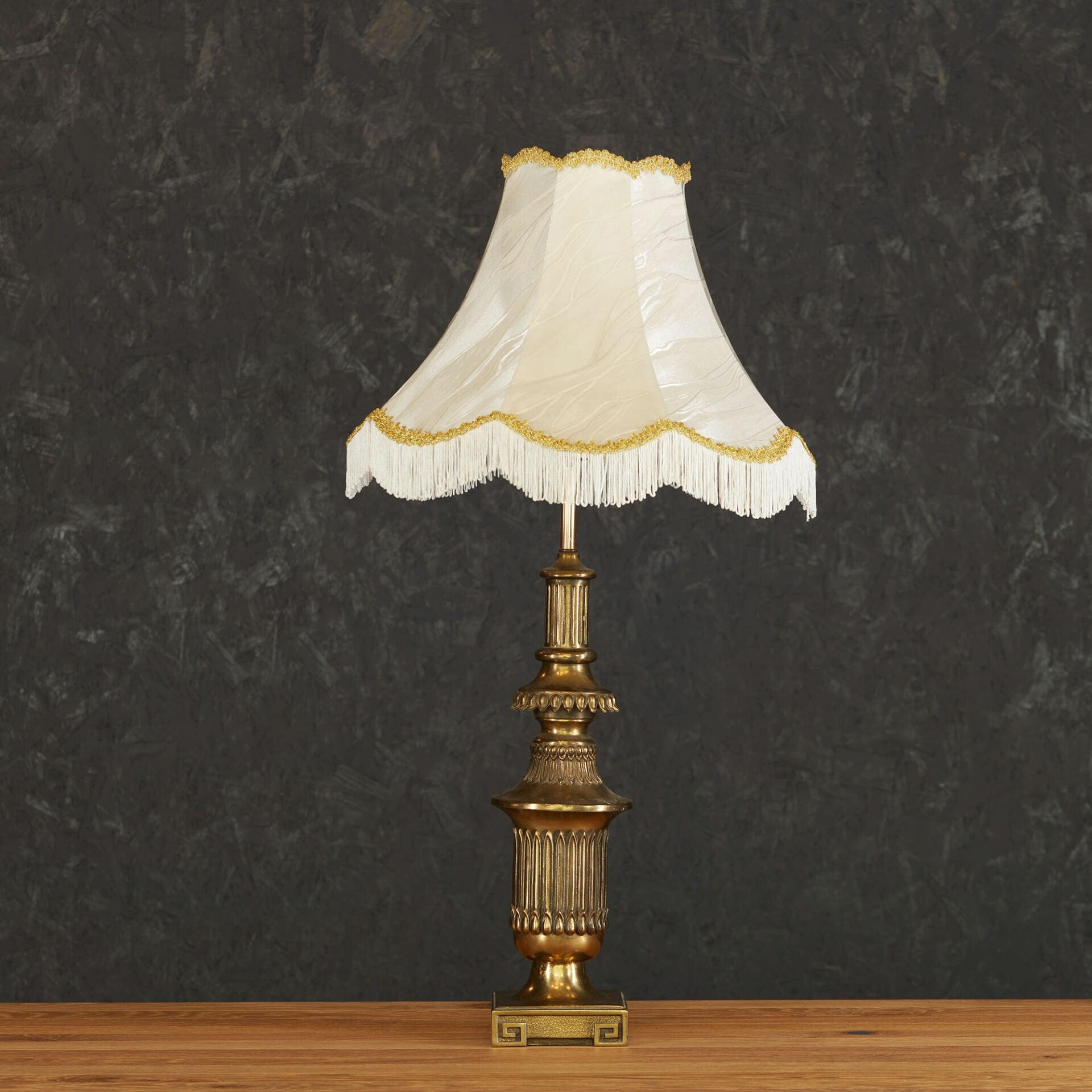 Pirinç Gövdeli Abajur