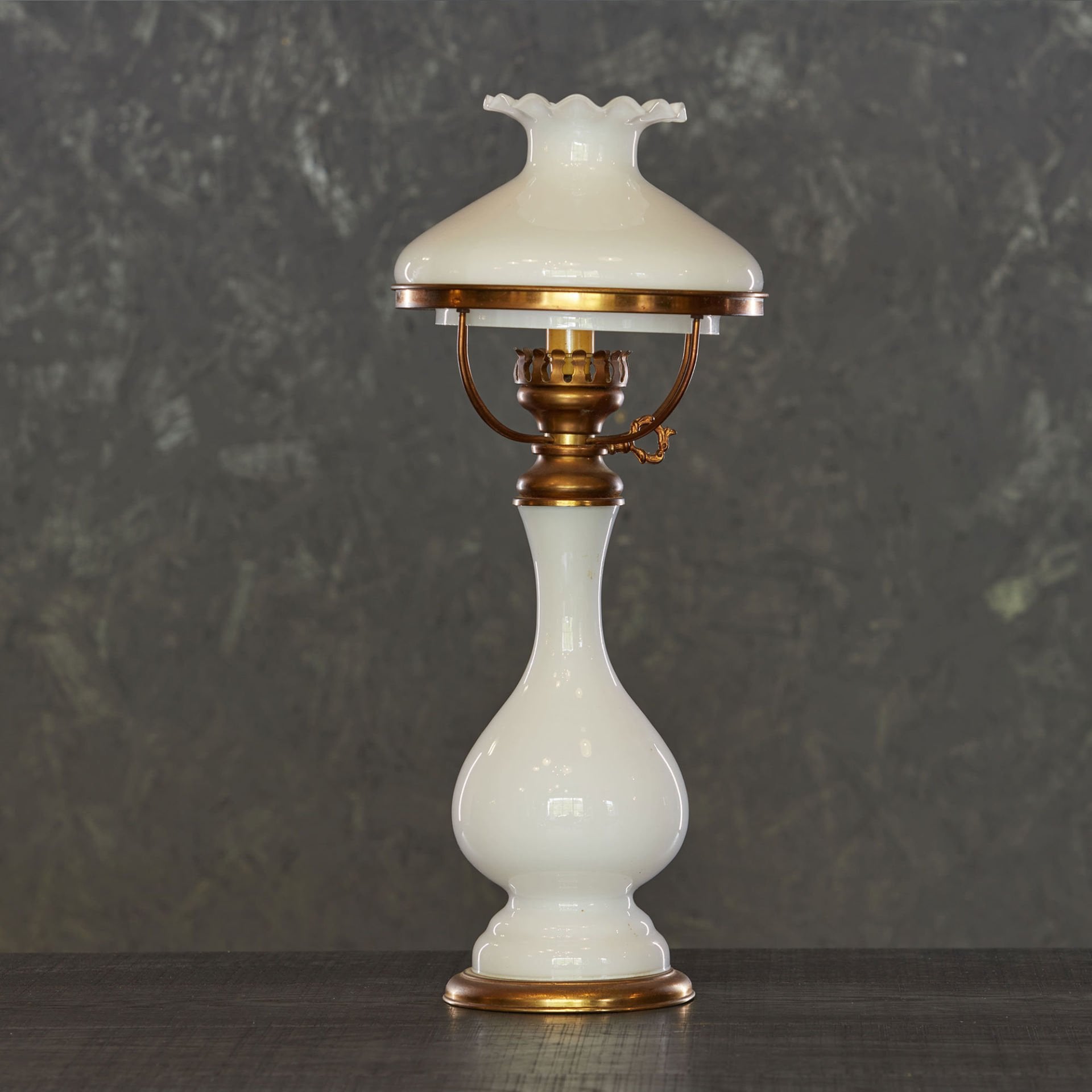 Beyaz Opalin Masa Lambası