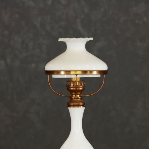 Beyaz Opalin Masa Lambası