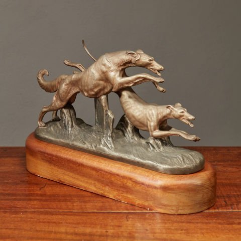 Çift Greyhound Heykel