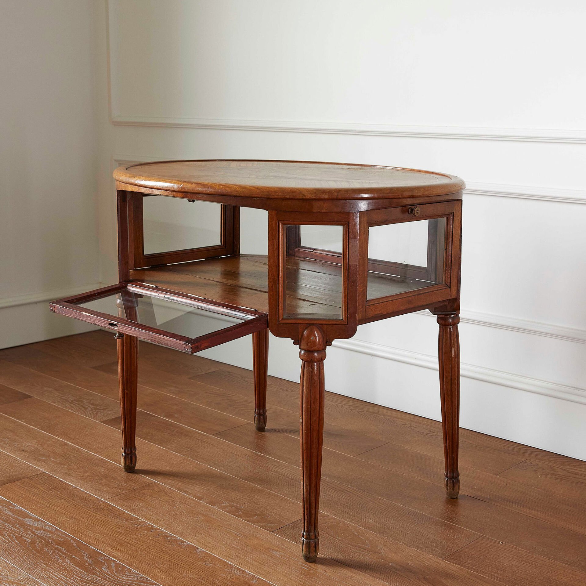 Art Deco Orta Vitrin