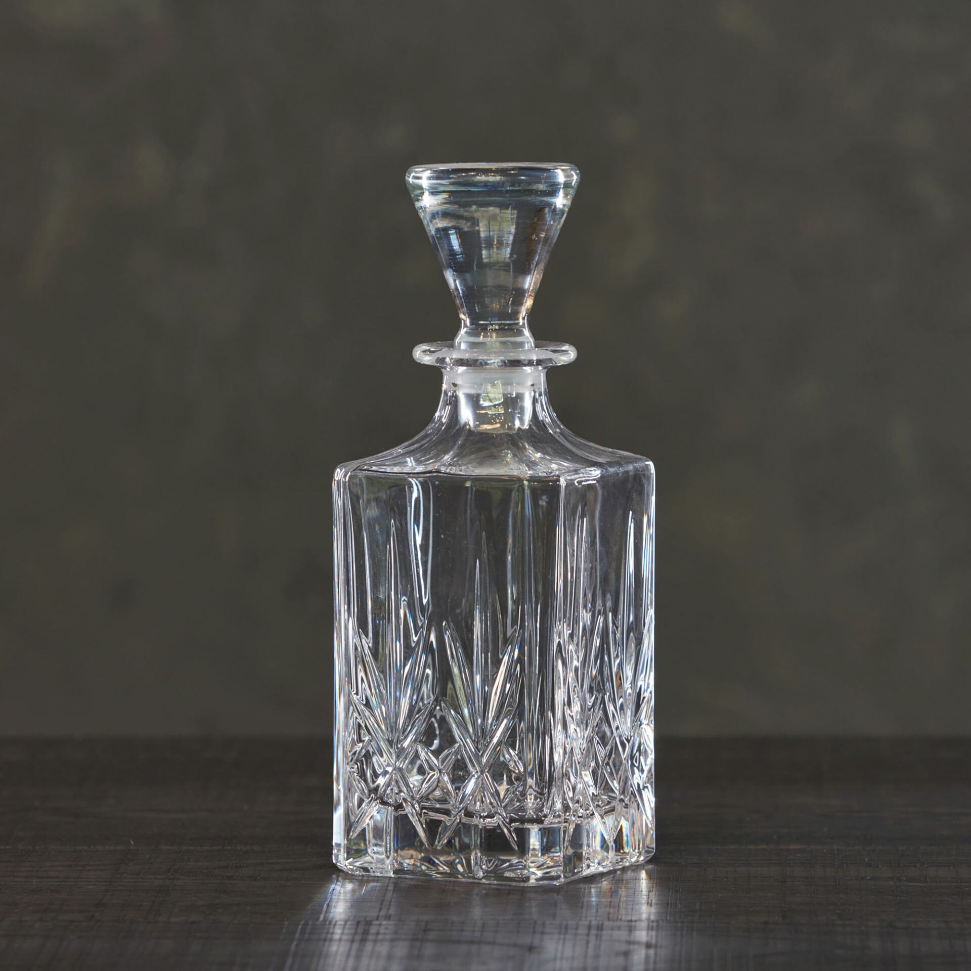 Konik Kapaklı Karaf