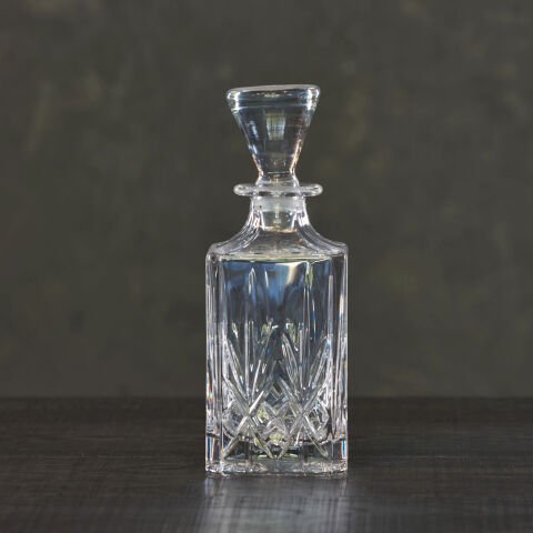 Konik Kapaklı Karaf
