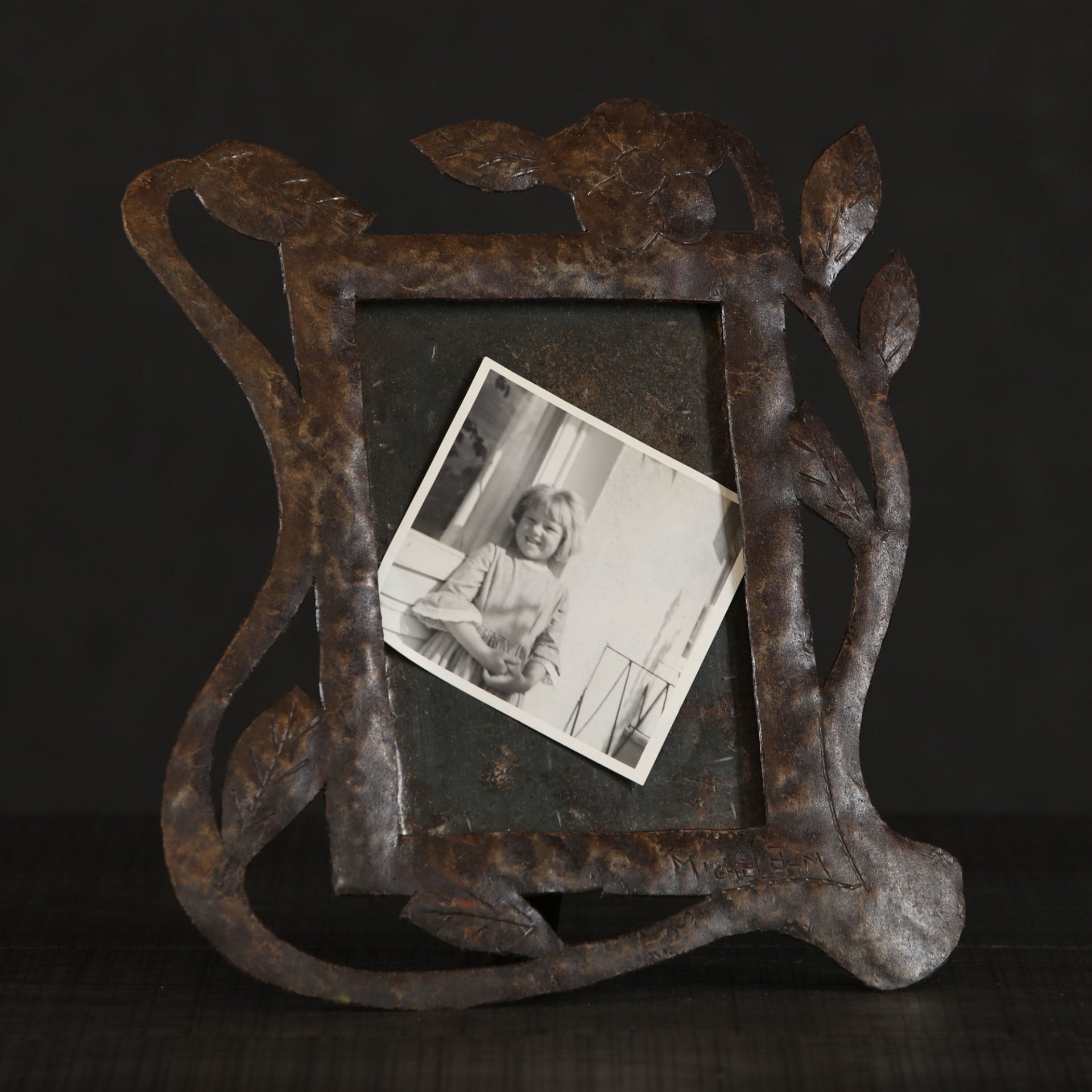 Tulip Oxide Metal Frame