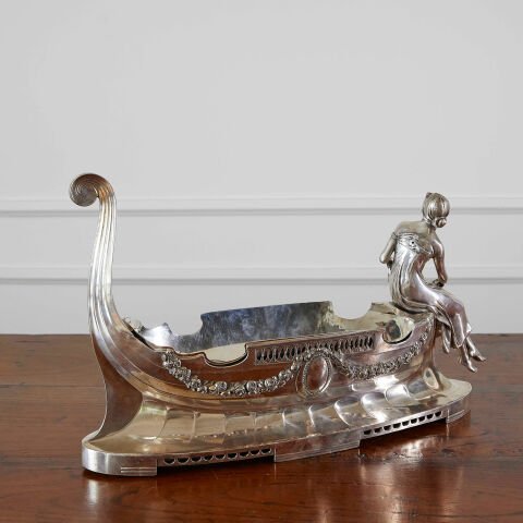 Gondola and Women's Jardinyer