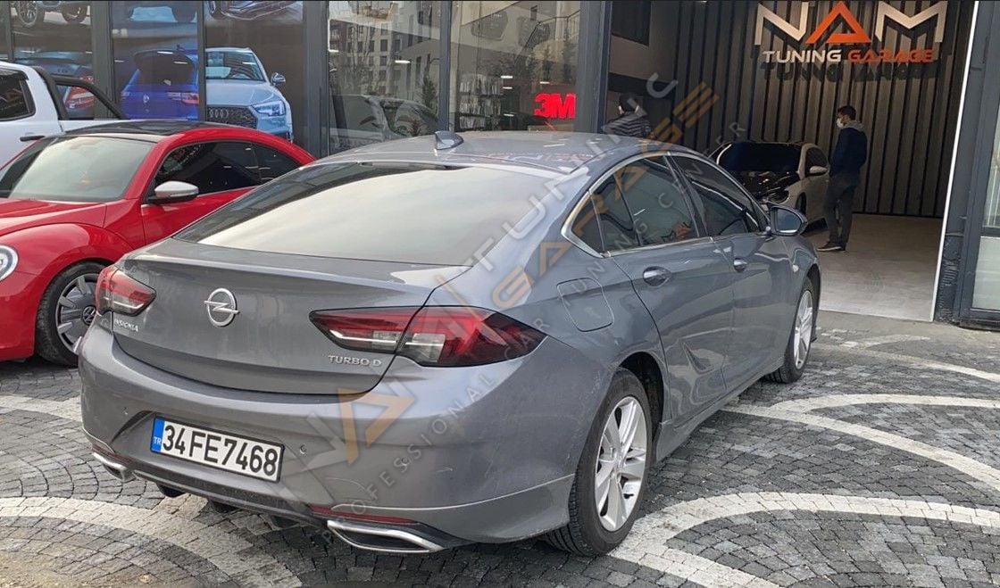 OPEL INSIGNIA 2017+ IÇIN PIANO BLACK IÇIN DIFÜZÖR