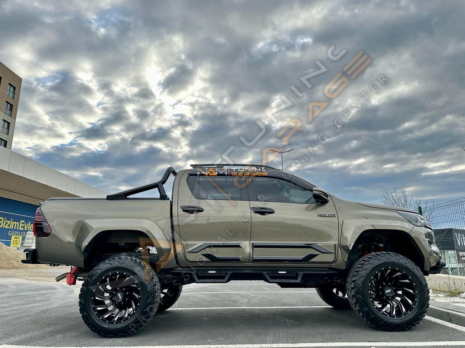 Toyota Hilux Demir Yan Basamak AQM - T32