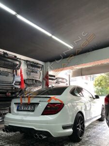 Mercedes W204 Difüzör Makyajlı Kasa Parlak Siyah Sağ Sol Çift Çıkış  2011-2014 arası