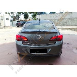 Opel Astra J Sedan Difüzör Piano Black Sport Çıkışsız 2011-2020