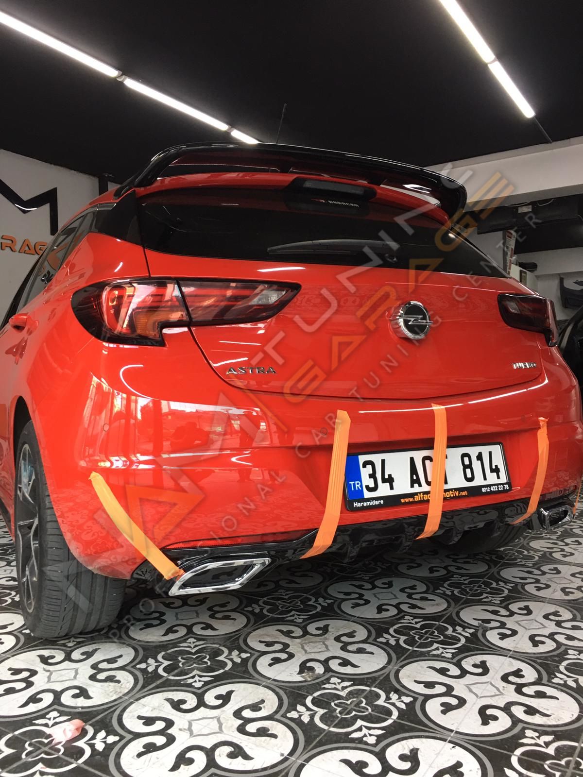 Opel Astra K Egzoz Görünümlü Difüzör (Plastik) Piano Black