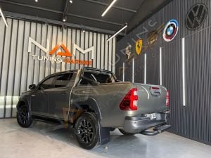 Toyota Hilux Arka Basamak Gri ve Siyah Seçenekli PAK28