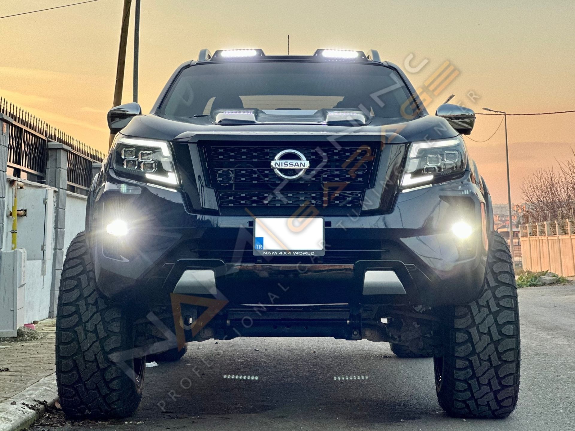 Nissan Navara Moonvisör Tepe Üstü Işık Tavan Işığı 2015+