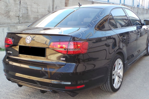 Volkswagen Jetta Custom Difüzör (Plastik) Piano Black