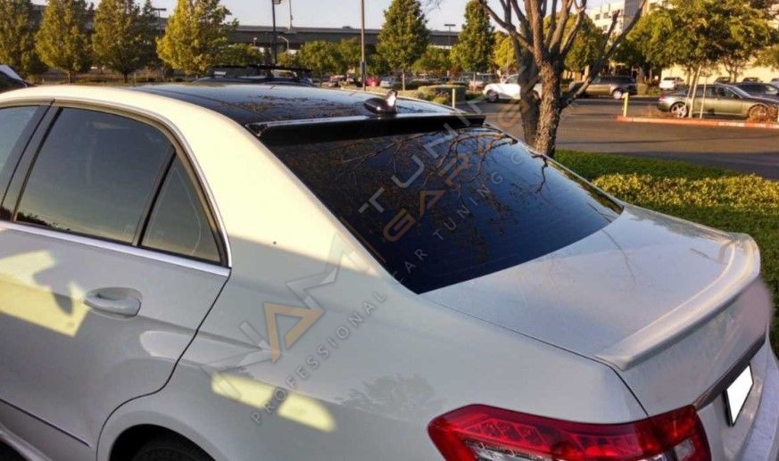MERCEDES W212(2009-2015) E SERISI IÇIN UYUMLU CAM ÜSTÜ SPOILER - PIANO BLACK