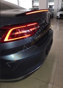 VW PASSAT B8 IÇIN UYUMLU LED SPOILER (PIANO BLACK)
