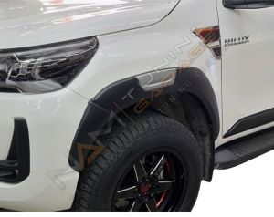 HILUX REVO 2016-2019 IÇIN UYUMLU IÇIN 2021 ROCCO / INVINCIBLE CAMURLUK KABARTMA (DODIK)