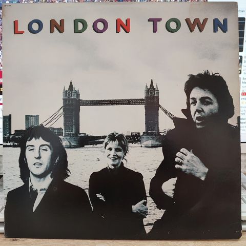 Wings (2) – London Town LP PLAK