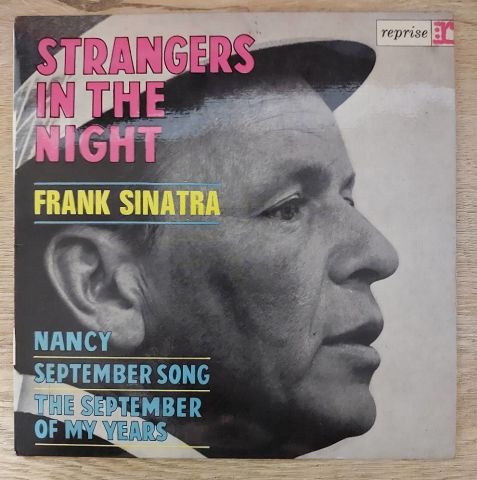 Frank Sinatra – Strangers In The Night 45LİK PLAK