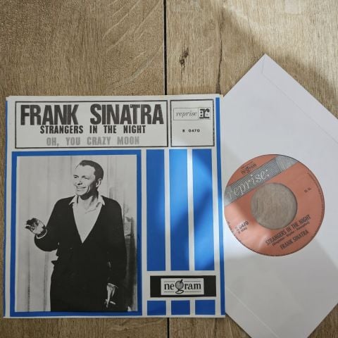 Frank Sinatra – Strangers In The Night 45LİK PLAK