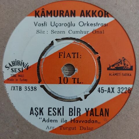 Kamuran Akkor – Aşk Eski Bir Yalan / Kokladığım İlk Ve Son Çiçeksin 45LİK PLAK