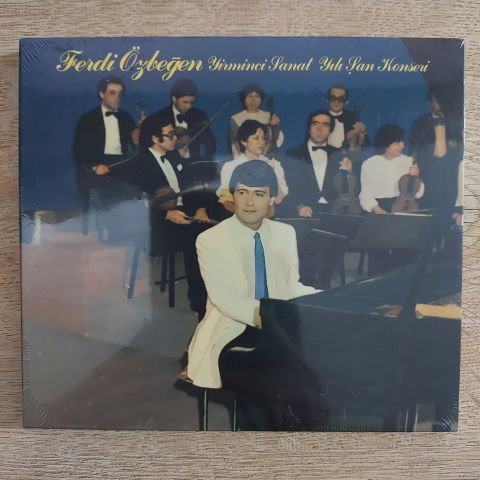 FERDİ ÖZBEĞEN - YİRMİNCİ SANAT YILI ŞAN KONSERİ CD