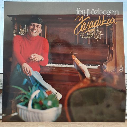 FERDİ ÖZBEĞEN - YAŞADIKÇA LP PLAK