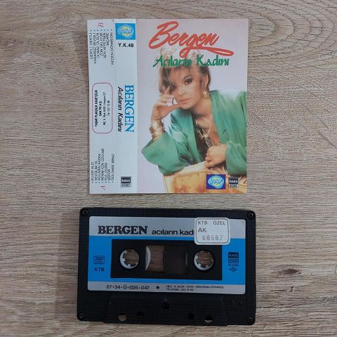 BERGEN - ACILARIN KADINI KASET