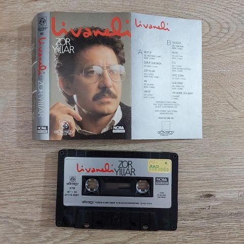 ZÜLFÜ LİVANELİ - ZOR YILLAR KASET