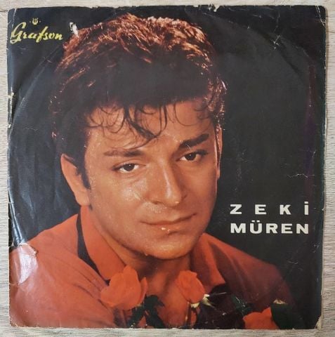 Zeki Müren – Gözleri Aşka Gülen / Ömrüm Seni Sevmekle Nihayet Bulacaktır 45LİK PLAK