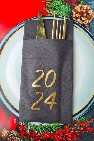 Kumaş Dokulu Siyah Peçete Gold Varak 2024 Yazılı Yılbaşı Sofrası - Yeni Yıl Peçetesi